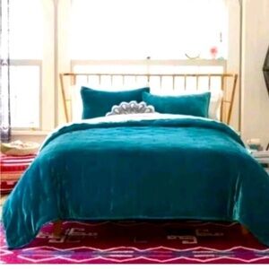 Opalhouse Teal and Blue Comforter Queen/Full NWT